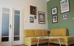 Ucitelov - The Teachers House